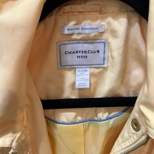 Extremely cute and durable yellow rain coat! Gorgeous gold details!